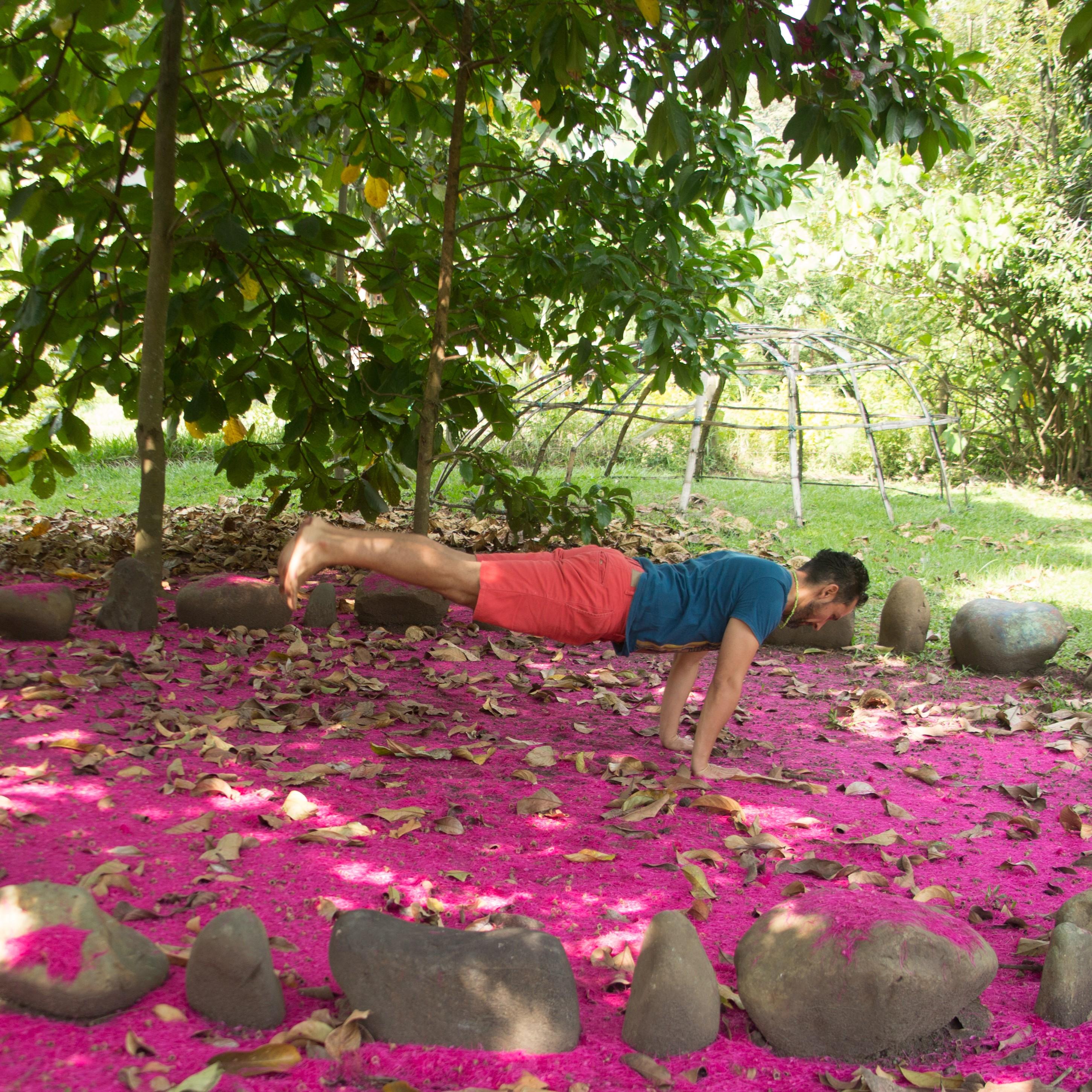 C.R. Kan iniciándose en meditación Ishaia