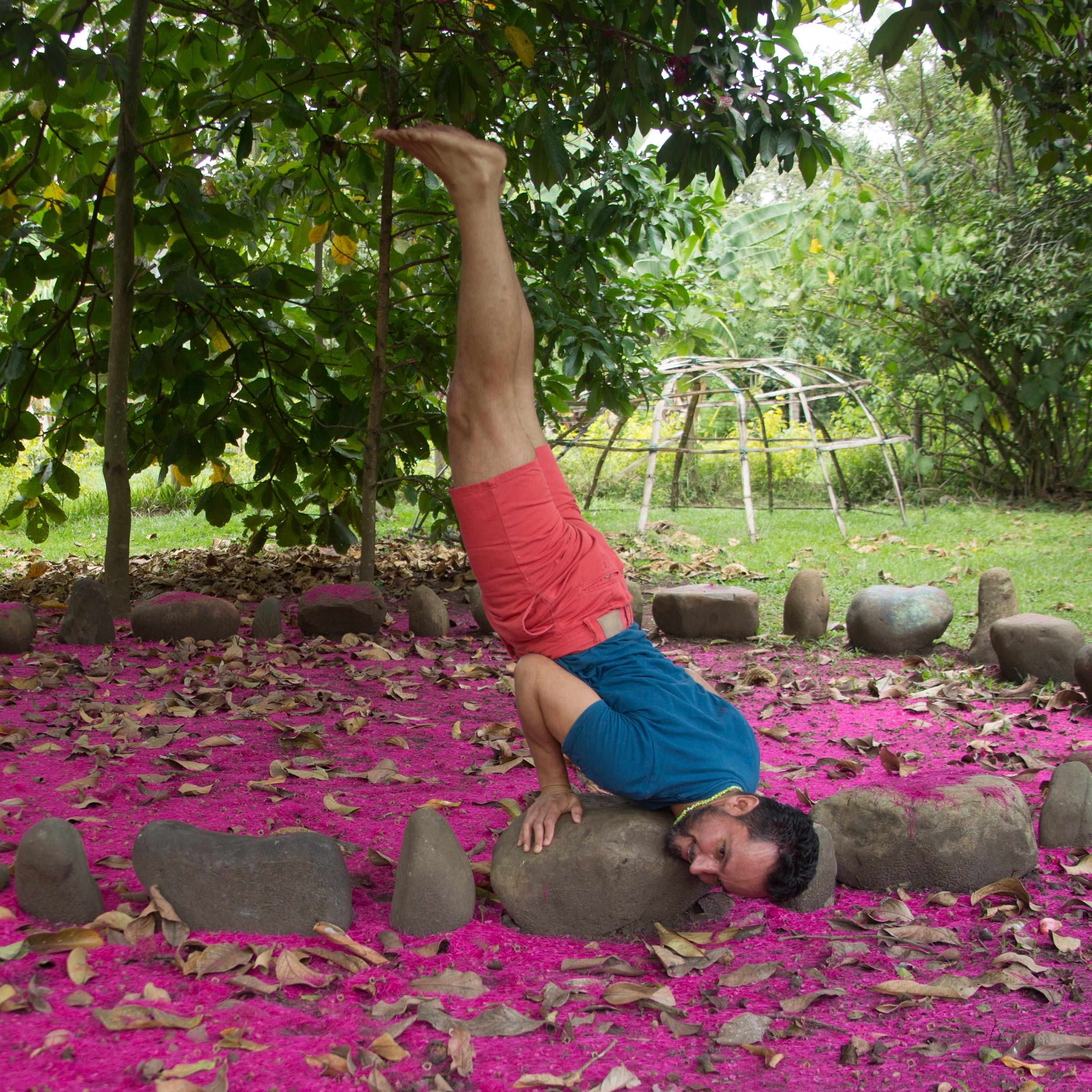Práctica de yoga en Ishka Center