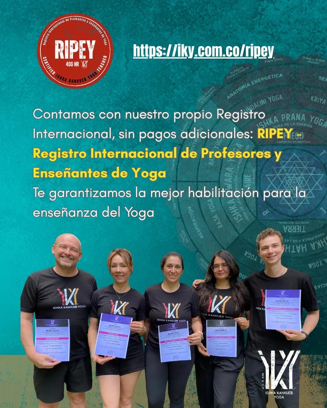 Graduados IKY con sus diplomas registrados en RIPEY